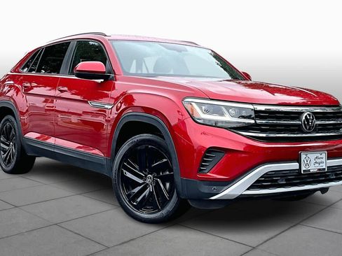 Certified 2022 Volkswagen Atlas Cross Sport SE w/ Black Wheel Package image 2