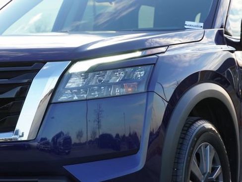 Used 2024 Nissan Pathfinder SV AWD/4WD image 4