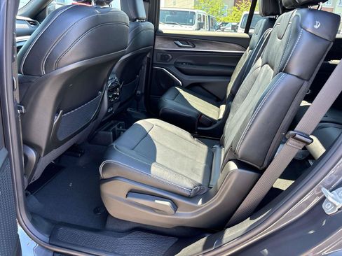 Used 2024 Jeep Grand Cherokee L Overland AWD/4WD image 8