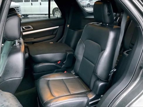 Used 2017 Ford Explorer XLT w/ Equipment Group 202A image 18