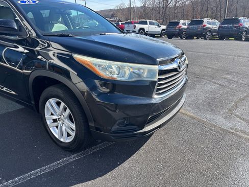Used 2015 Toyota Highlander LE image 4