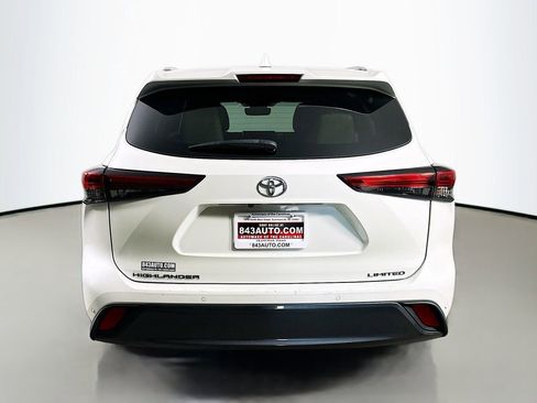 Used 2021 Toyota Highlander Limited FWD image 6