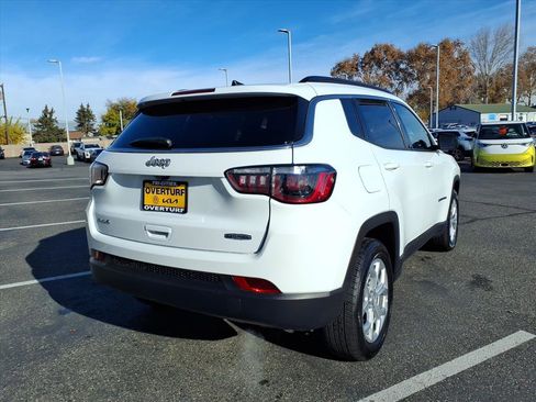 Used 2024 Jeep Compass Latitude image 4