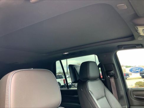 Used 2024 GMC Yukon Denali w/ Advanced Technology Package image 13