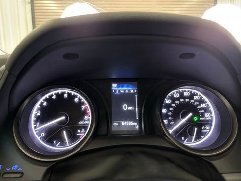 Used 2022 Toyota Camry SE image 16