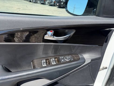 Used 2019 Kia Sorento AWD image 11