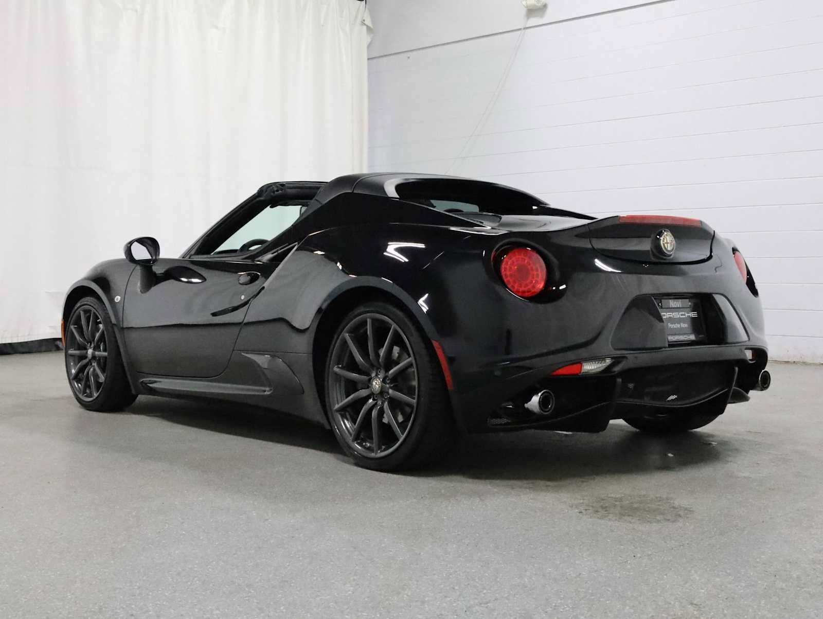 Used 2016 Alfa Romeo 4C Spider RWD image 3