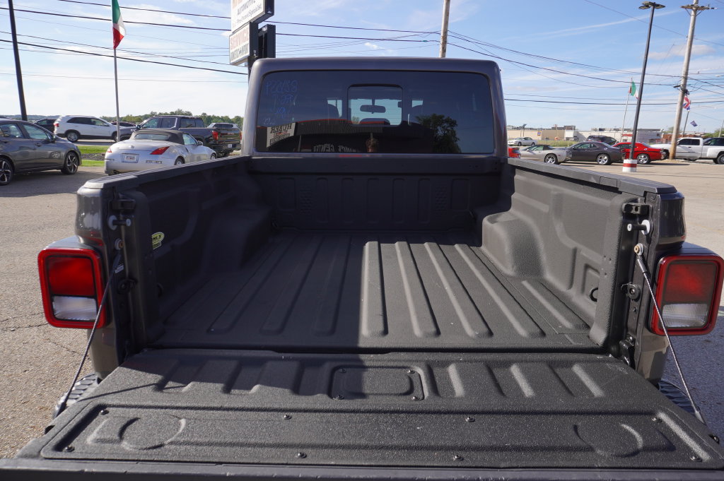 Used 2021 Jeep Gladiator Rubicon w/ Trailer Tow Package AWD/4WD image 27