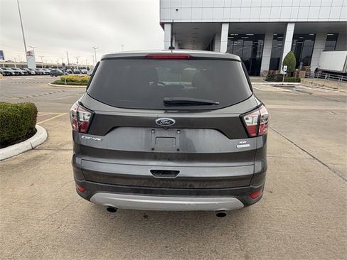 Used 2017 Ford Escape SE image 6