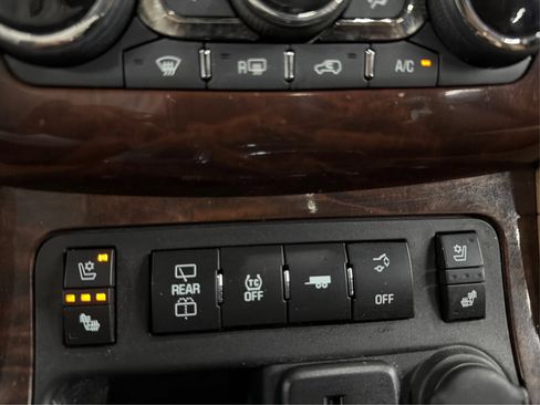 Used 2017 Buick Enclave Premium w/ Experience Buick Package FWD image 23