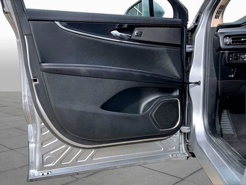 Used 2023 Lincoln Nautilus FWD w/ Premium Package image 21