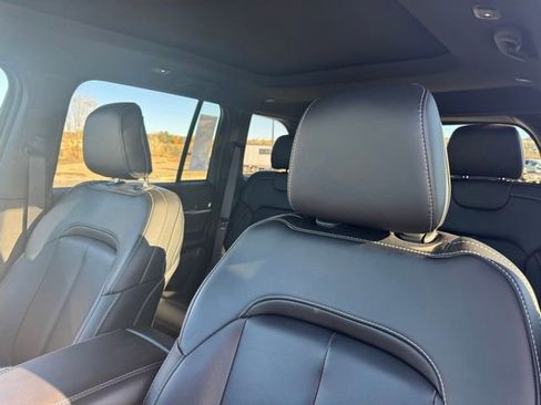 Certified 2025 Jeep Grand Cherokee Limited w/ Black Appearance Package image 15