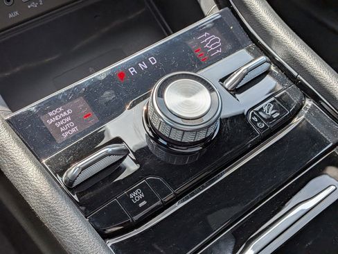 Used 2023 Jeep Grand Cherokee Overland w/ Adv Protech Group III image 27