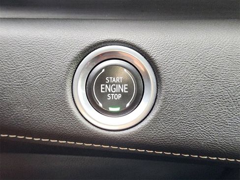 Used 2021 Cadillac Escalade Premium Luxury image 20