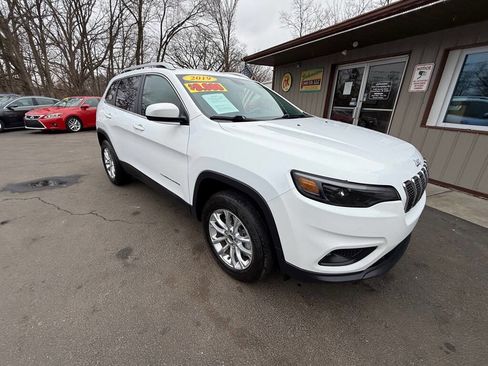 Used 2019 Jeep Cherokee Latitude w/ Cold Weather Group image 2