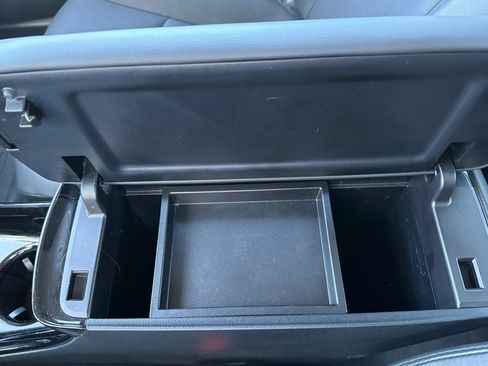 Used 2019 Toyota Prius Prime Premium image 32