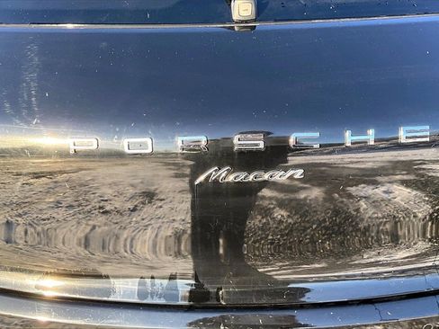 Used 2018 Porsche Macan image 8