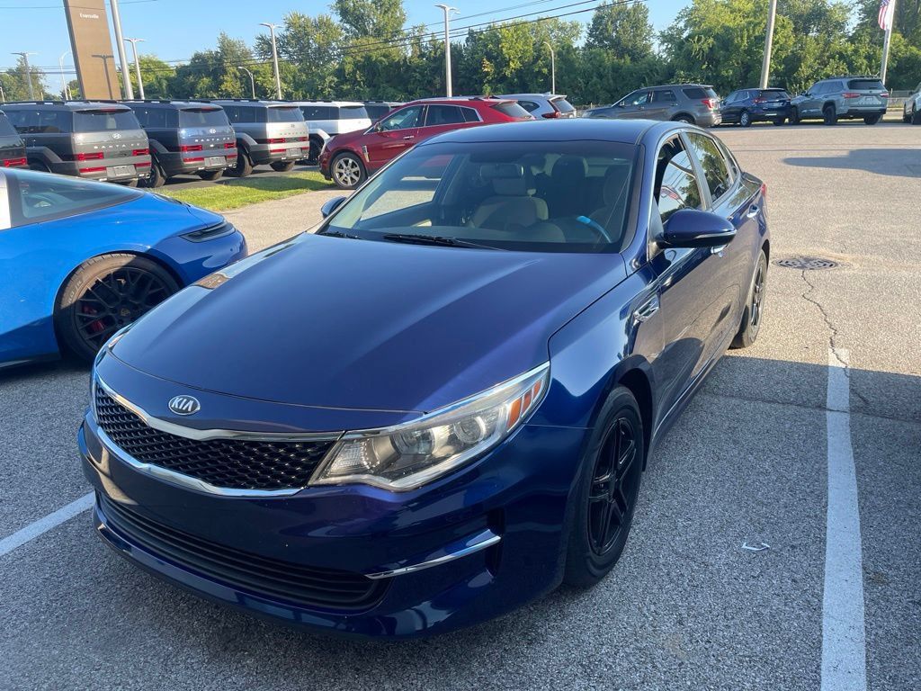 Used 2017 Kia Optima LX w/ Driver Convenience Package FWD image 4