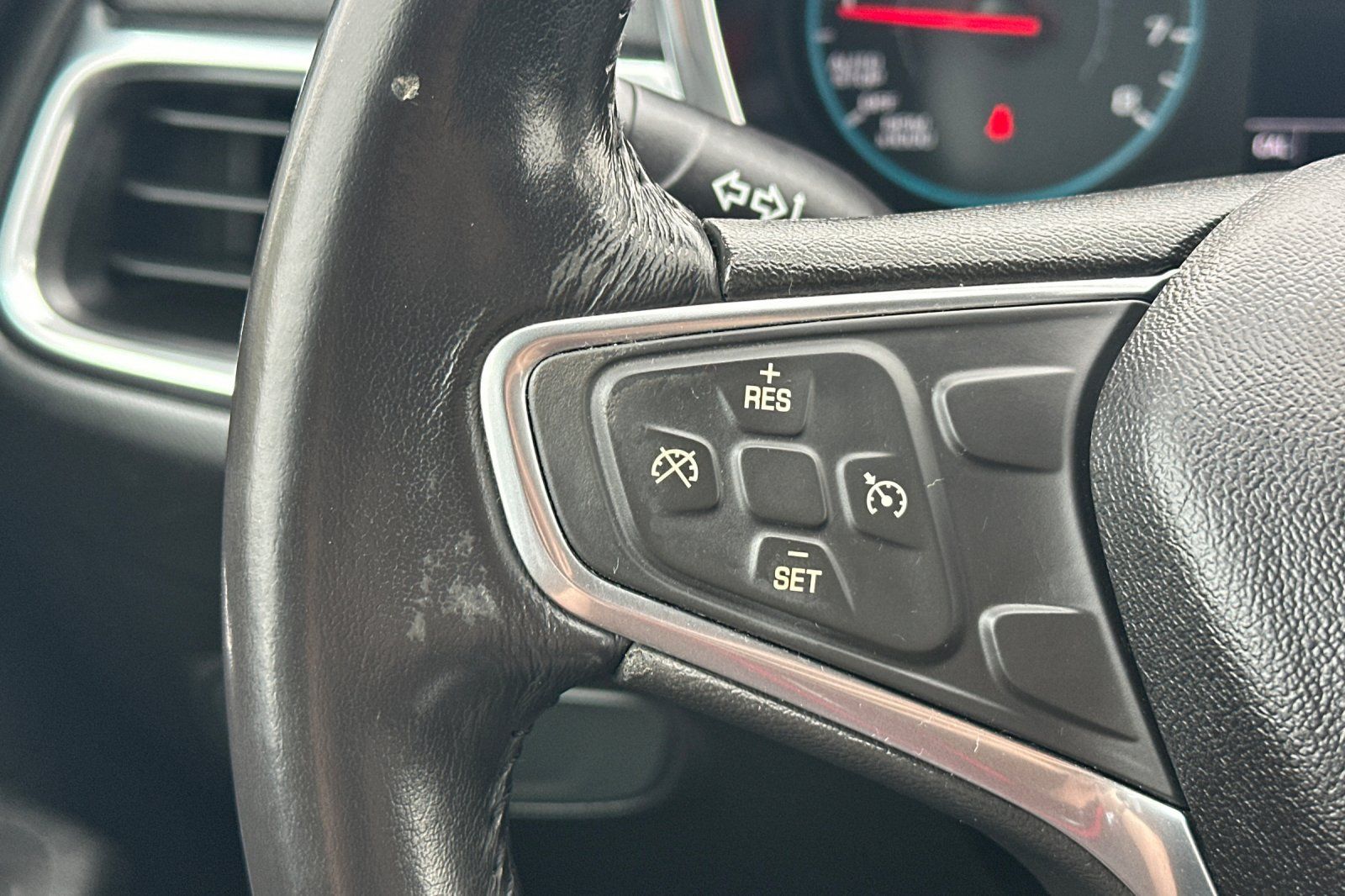 Used 2018 Chevrolet Equinox LT FWD image 27