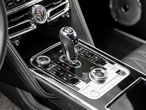 Certified 2022 Bentley Flying Spur V8 image 22