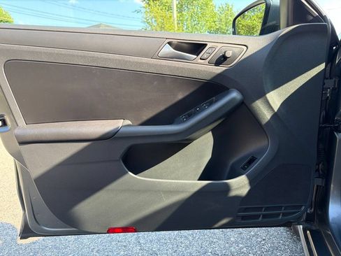 Used 2012 Volkswagen Jetta SE FWD image 11