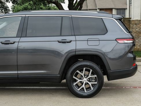 Used 2023 Jeep Grand Cherokee L Limited w/ Luxury Tech Group II image 19