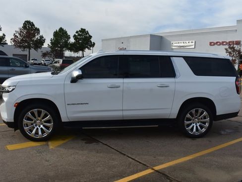 Used 2021 Chevrolet Suburban Premier w/ Premium Package image 9