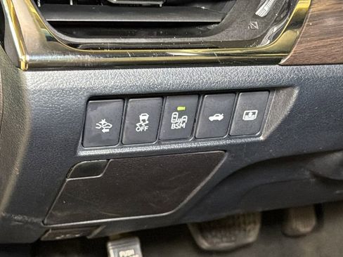 Used 2016 Toyota Avalon Limited image 27