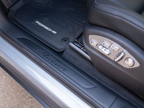 Certified 2026 Porsche Macan AWD/4WD image 12