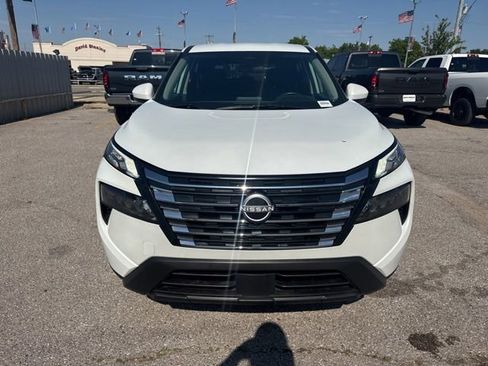 Used 2025 Nissan Rogue SV FWD image 2