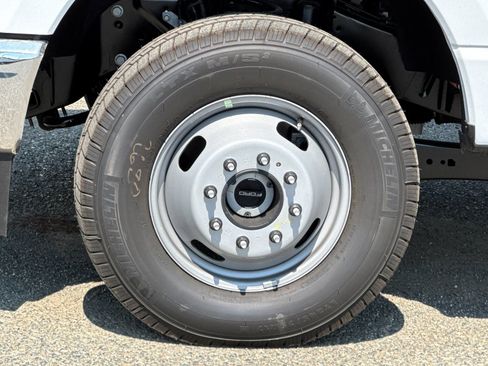 New 2025 Ford F350 XL w/ XL Chrome Package image 27