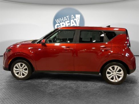 Used 2023 Kia Soul LX image 5