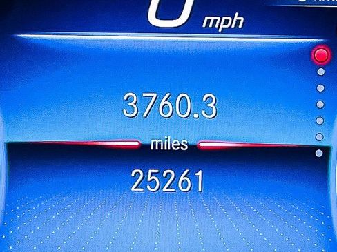 Used 2023 Mercedes-Benz GLB 250 4MATIC image 33