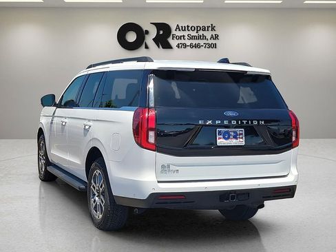 Used 2025 Ford Expedition Active AWD/4WD image 4