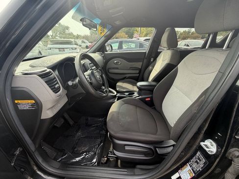 Used 2016 Kia Soul FWD image 13