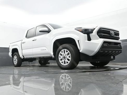Used 2025 Toyota Tacoma SR5 AWD/4WD image 22