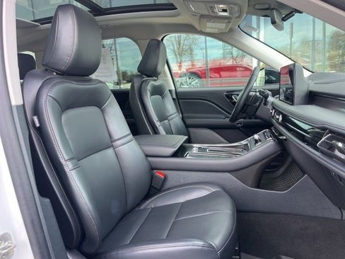 Used 2025 Lincoln Aviator AWD w/ Jet Appearance Package image 22