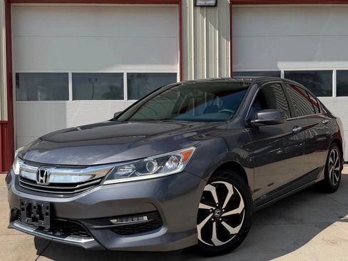 Used 2016 Honda Accord EX image 3