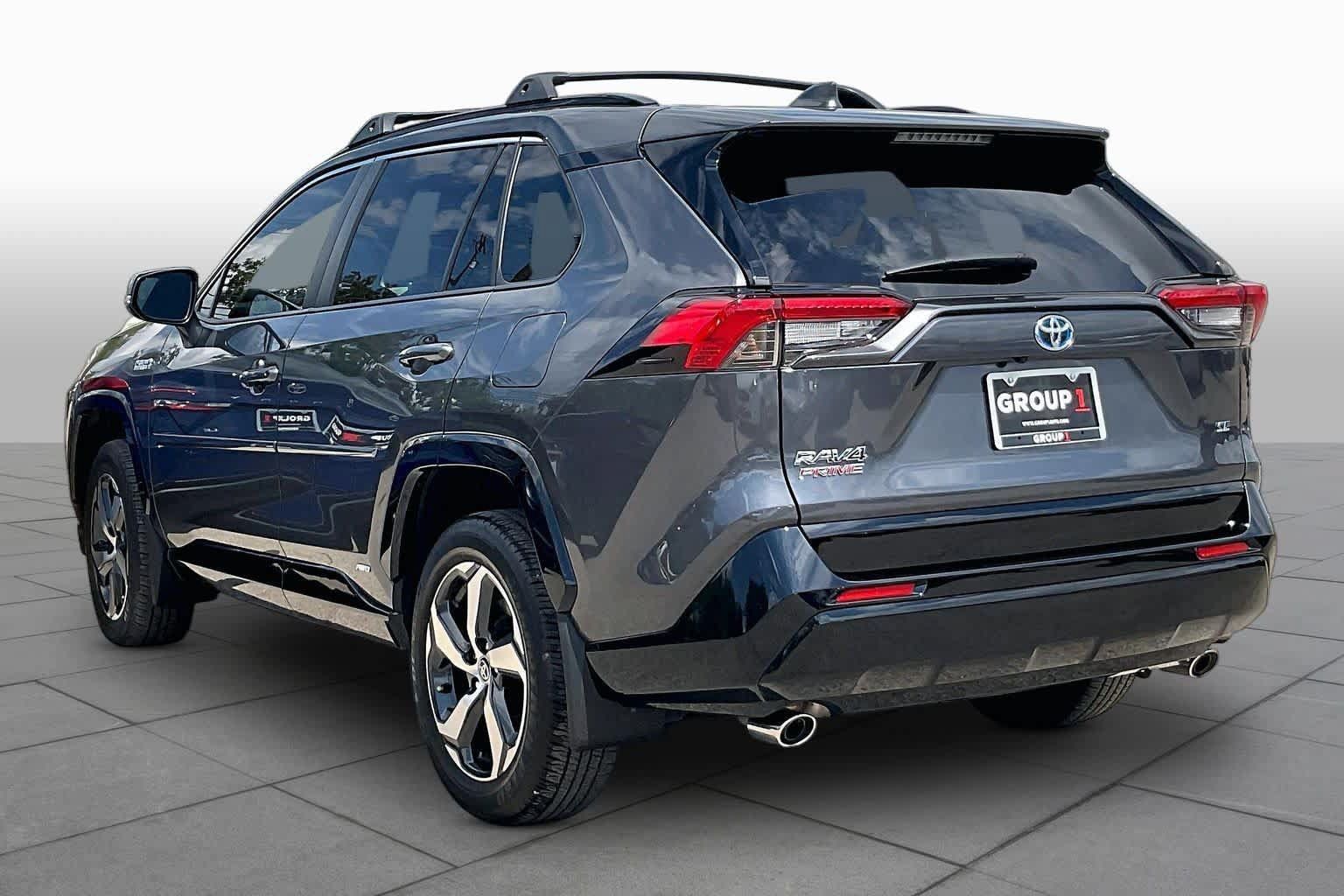 Used 2024 Toyota RAV4 SE w/ Weather & Moonroof Package AWD/4WD image 12