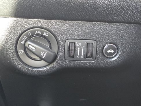 Used 2017 Dodge Challenger R/T image 22