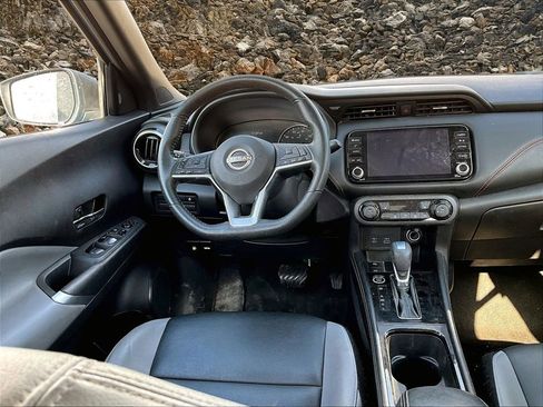 Used 2023 Nissan Kicks SR w/ SR Premium Package image 5