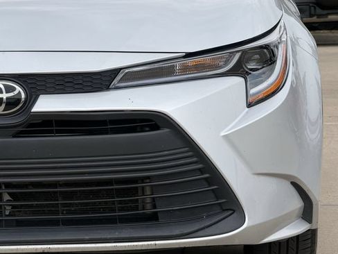 Used 2025 Toyota Corolla LE FWD image 9