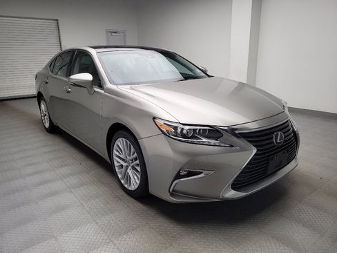 Used 2016 Lexus ES 350 w/ Luxury Package w/Wood Trim FWD image 13