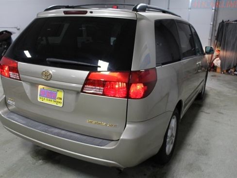Used 2005 Toyota Sienna XLE image 31