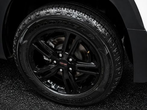Used 2024 GMC Terrain AT4 AWD/4WD image 17