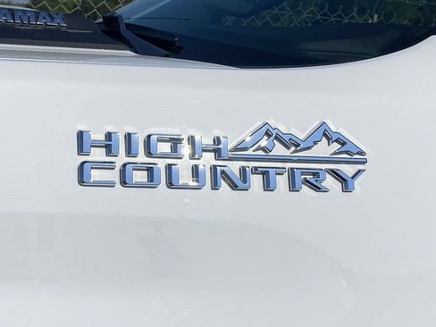 Used 2024 Chevrolet Silverado 2500 High Country AWD/4WD image 11