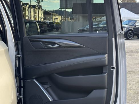 Used 2018 Cadillac Escalade ESV Platinum image 17