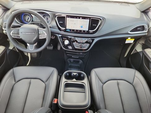 New 2027 Chrysler Pacifica Select FWD image 13