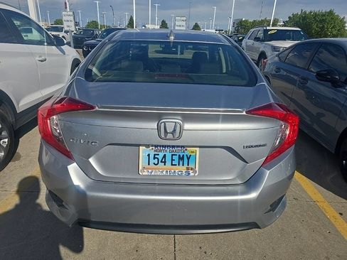 Used 2018 Honda Civic Touring image 2