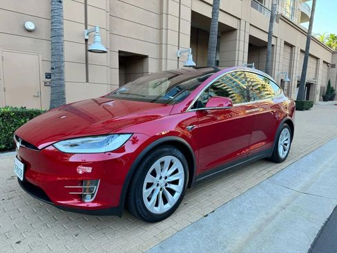 Used 2019 Tesla Model X 75D AWD/4WD image 4